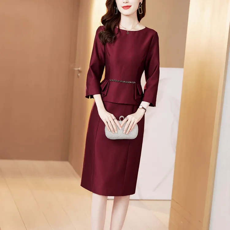 酒红宴会礼服连衣裙2025秋冬新款女装喜庆婆婆收腰长袖包臀中长款