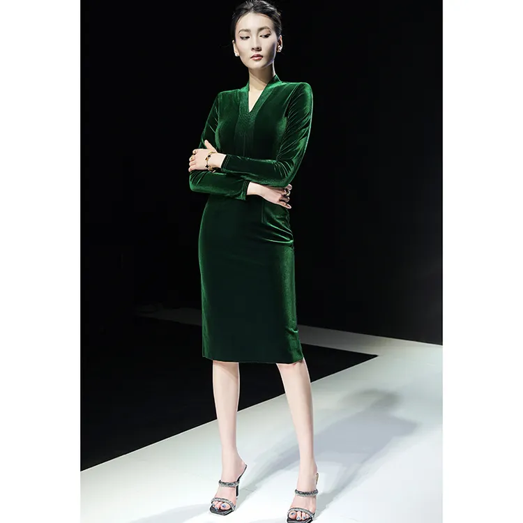 2025秋时尚V领拼接修身显瘦中式金丝绒小黑裙长袖西装女装连衣裙