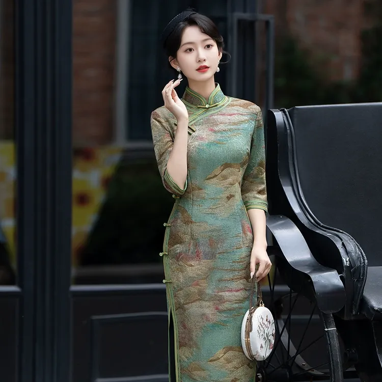 改良版时尚旗袍女绿色高端山水画印花年轻新中式2025春季新款日常