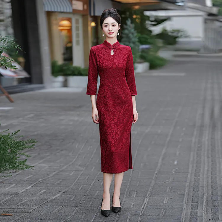 红色旗袍女改良水滴领2025年新款高档喜婆婆婚宴装日常妈妈加大码