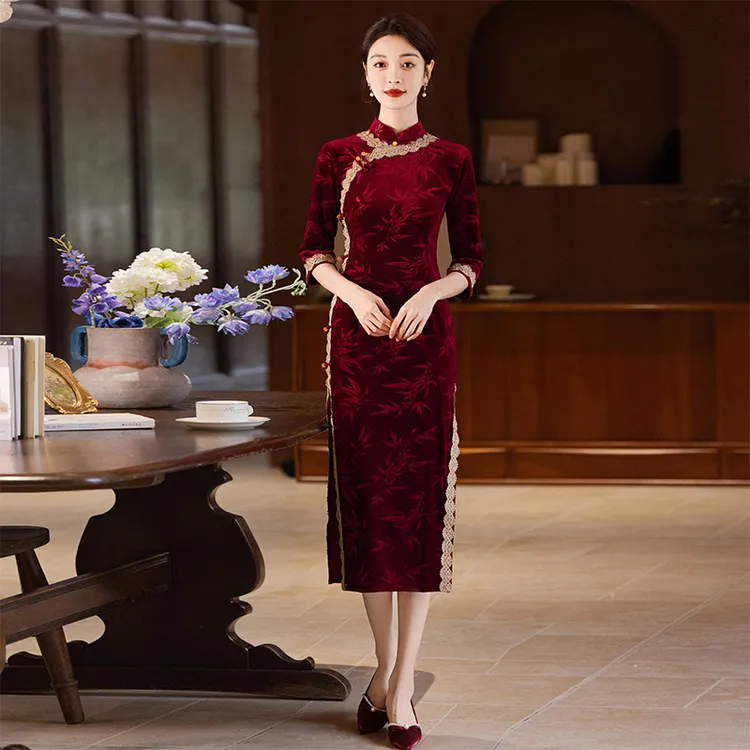 莹杉旗袍秋冬新款红色金丝绒高端喜婆婆中长款七分袖女妈妈婚宴装