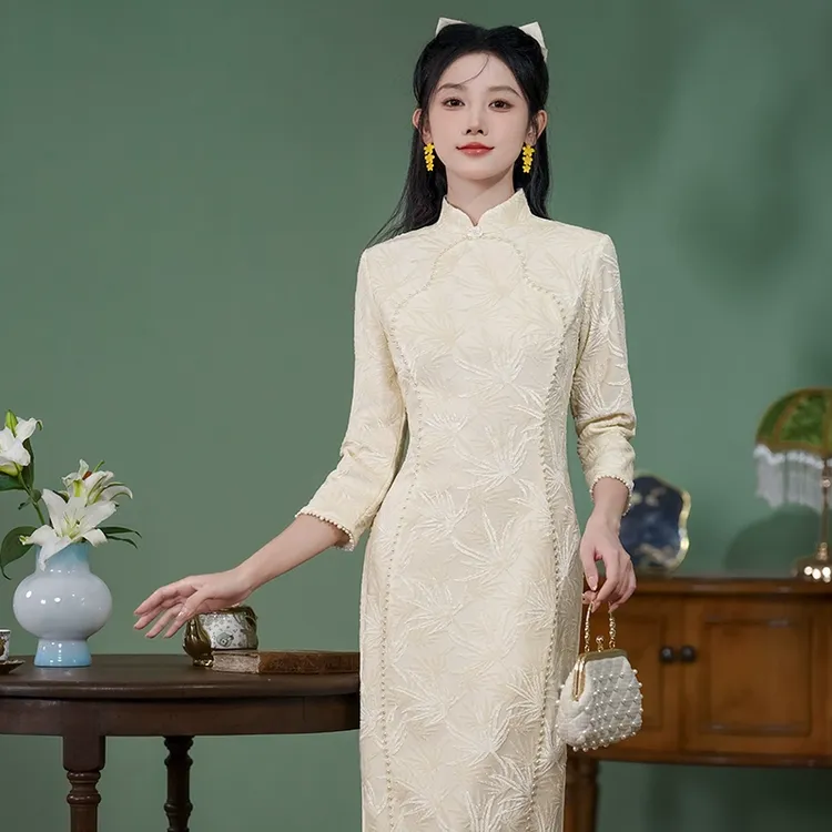 白月光旗袍女新中式改良版时尚提花年轻款珍珠交襟清冷感日常可穿