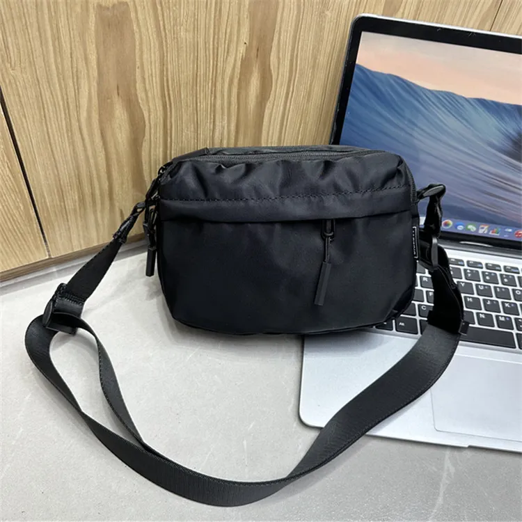 日系防水牛津布黑色小方包轻便简约多口袋斜肩包休闲男女手机挎包