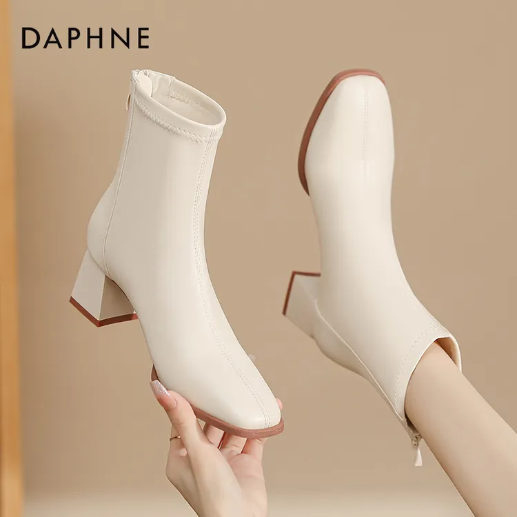 达芙妮秋冬新款2024爆款短靴气质英伦瘦瘦靴时尚百搭粗跟时装靴