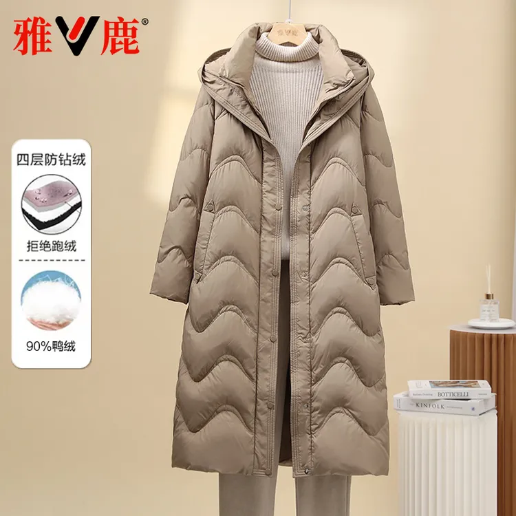 雅鹿2025冬新款羽绒服女连帽中长款过膝通勤纯色显瘦气质保暖外套