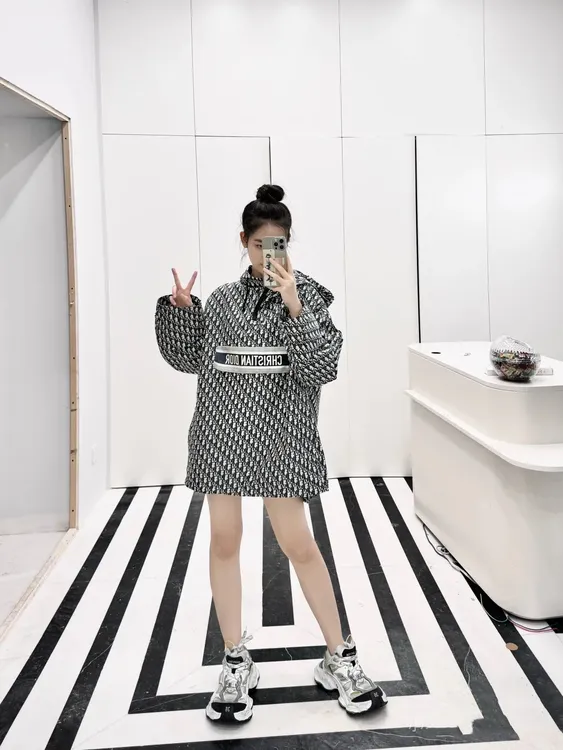 DIOR/迪奥 rz0256 老花满印半拉链冲锋衣 S码  全新