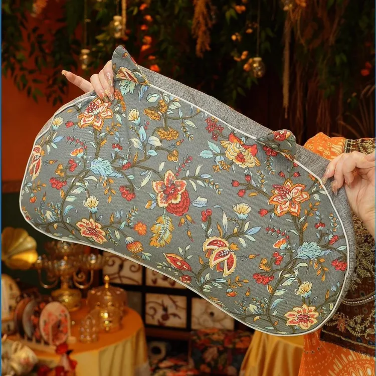 花团锦簇碎花艾草猫耳枕猫肚枕艾草枕头印花枕芯颈椎枕民族风T645