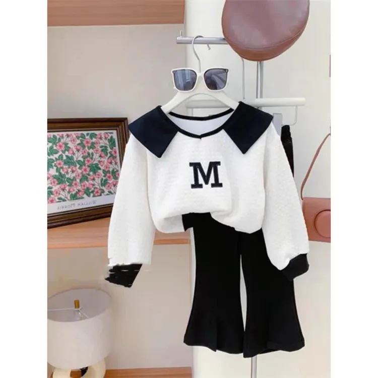 9033春秋女童套装儿童洋气翻领上衣开叉喇叭裤二件套装