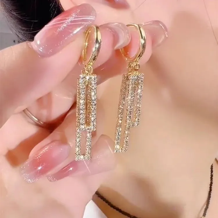 铜合金耳饰 时尚法式高级感气质耳环女 简约百搭耳饰镶钻超闪耳扣