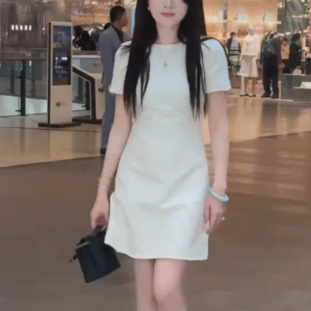 2024夏季潮流新款时尚宽松洋气网红气质小个子小众连衣裙女装美