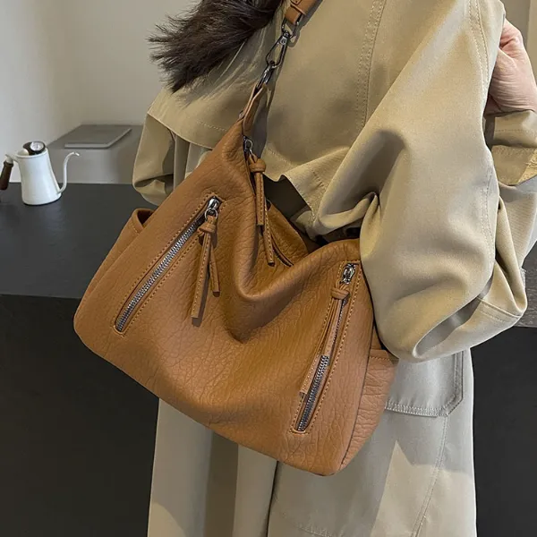 今年流行大容量包包女2024时尚新款单肩腋下包复古洋气通勤斜挎包