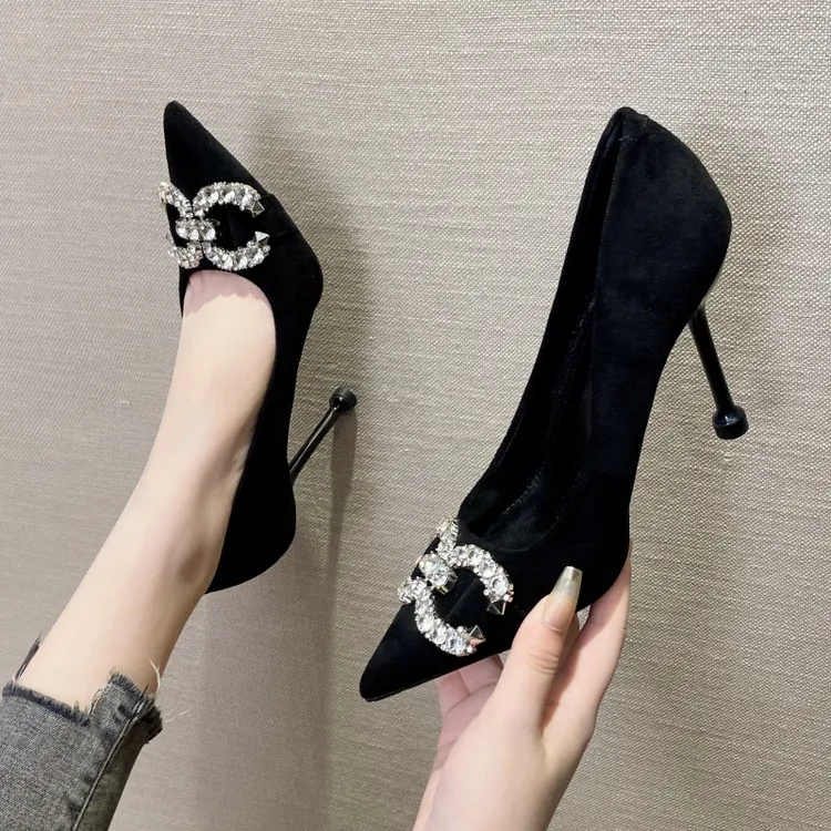 2025年新款春季黑色绒面高跟鞋女细跟水钻百搭尖头法式酒杯跟单鞋