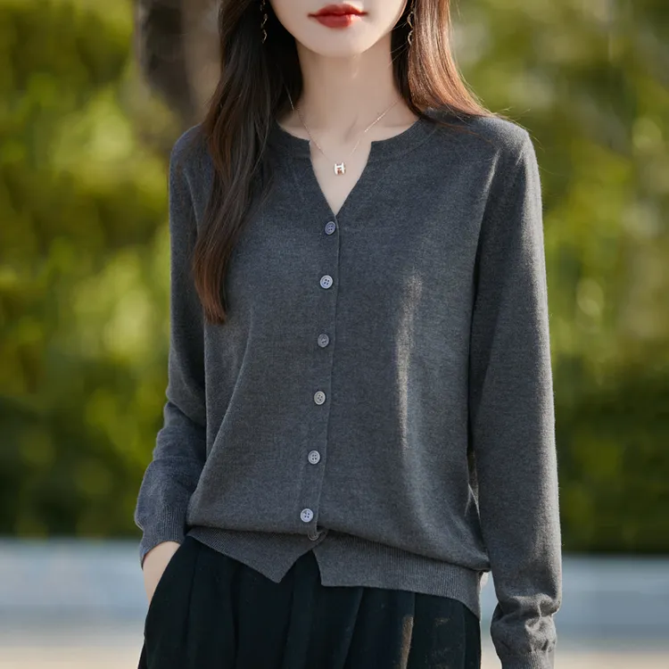 秋冬新款精纺羊毛开衫女V领长袖宽松显瘦纯色针织衫毛衣时尚外搭
