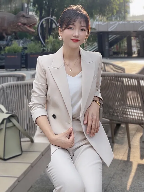 Q1001杏色小个子西装外套女春装新款高级感职业双排扣西服两件套