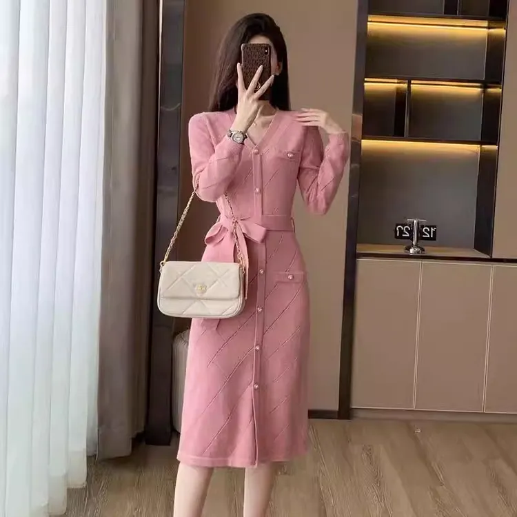 休闲连衣裙粉色气质时尚名媛名媛长袖轻奢显瘦减龄秋冬女神修身