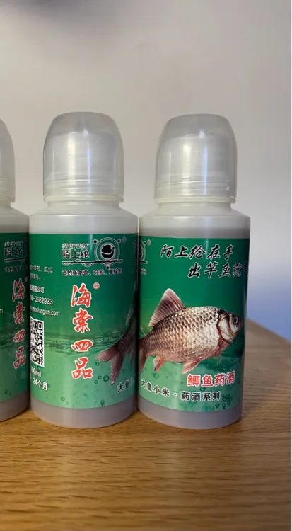 鲫鱼药酒，中草药曲酒泡制而成