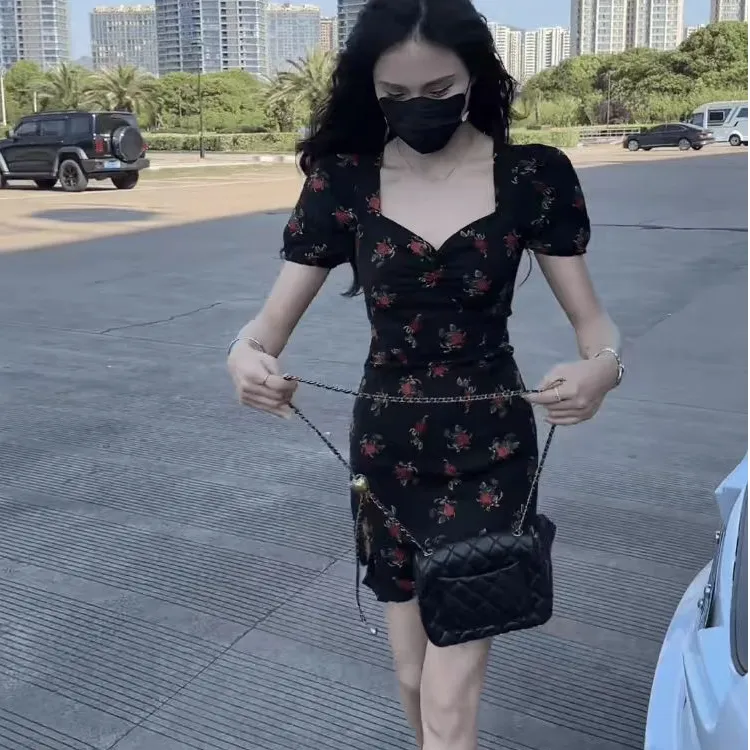方领小碎花茶歇连衣裙女夏季2025新款爆款时尚显瘦短袖印花短裙