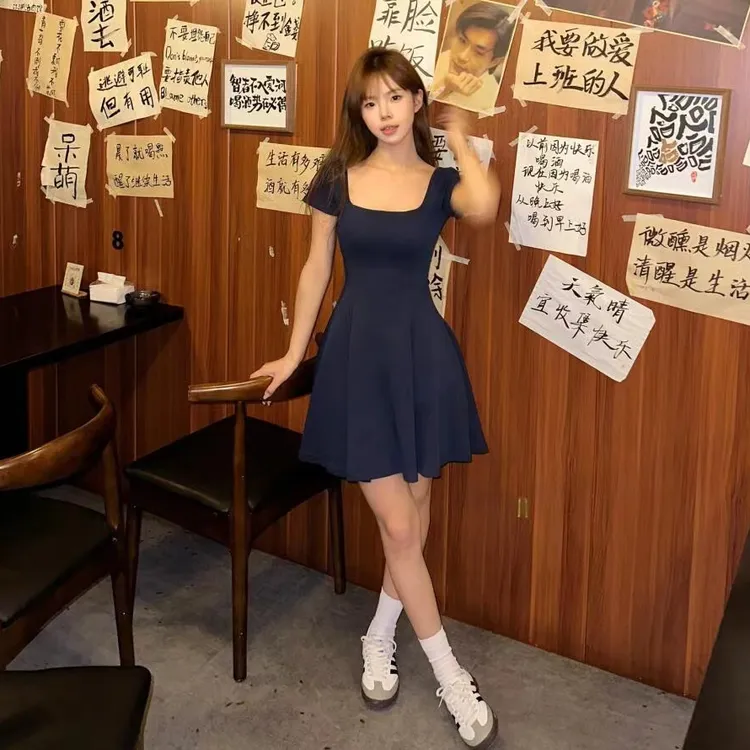 超好看a字藏蓝色连衣裙2024新款女夏收腰又甜又辣裙子女夏季短裙