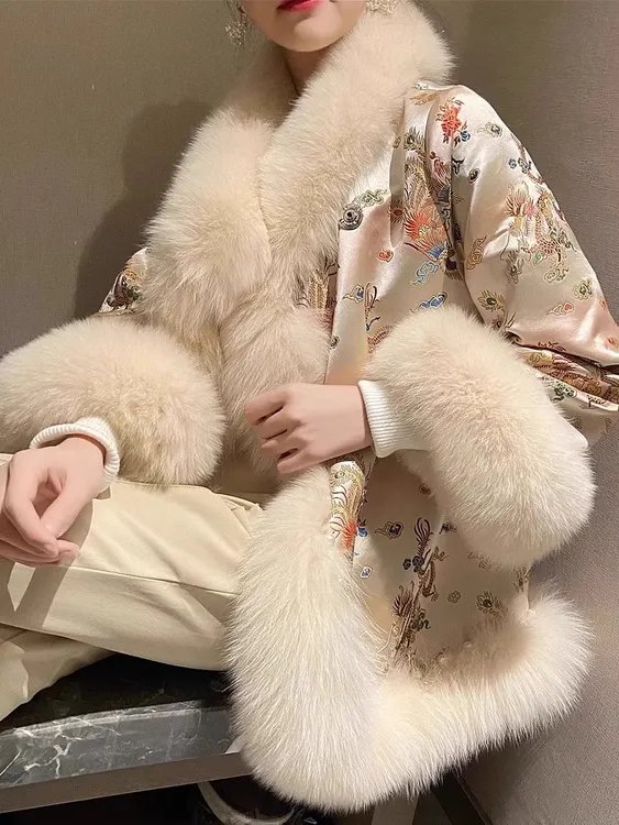 2025新款韩版仿狐狸毛斗篷大衣毛毛领棉服外套中国风钉珠唐装冬女