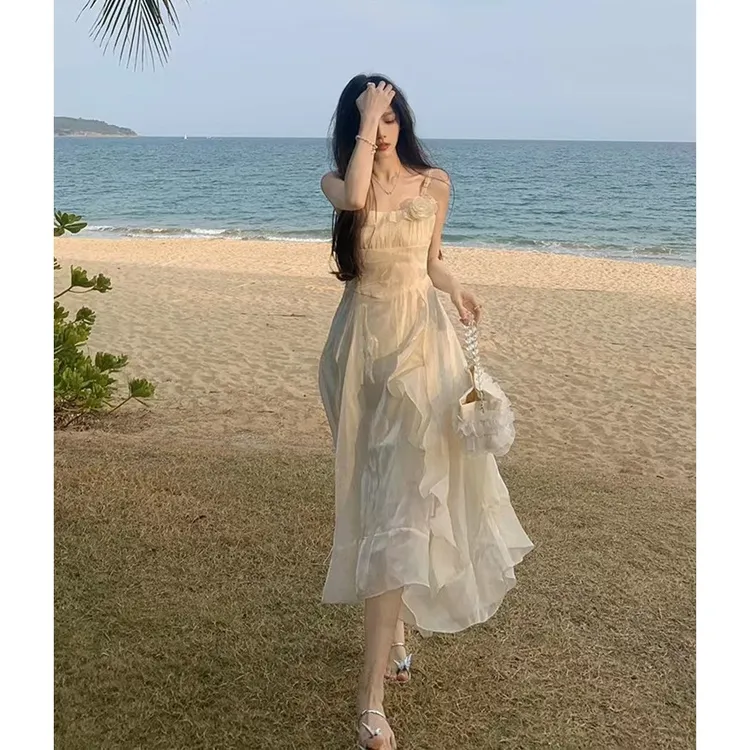 在逃公主花朵吊带连衣裙