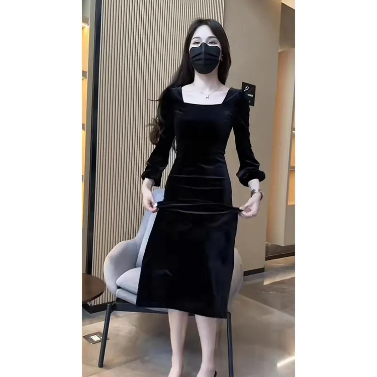 2025法式复古丝绒连衣裙秋气质方领收腰显瘦中长款赫本风小黑裙