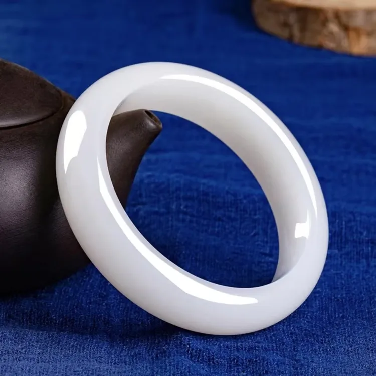 时尚百搭爆款气质羊脂白镯子女士精美手镯