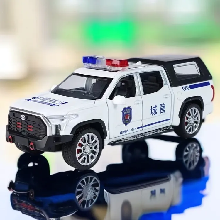 丰田坦途城管警车合金车模仿真六开门声光回力玩具男收藏摆件模型