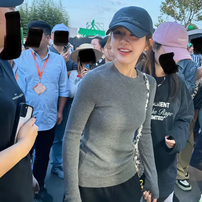 小婉薇  软糯长袖针织衫女2025春秋季新款轻职风打底衫弹力上衣