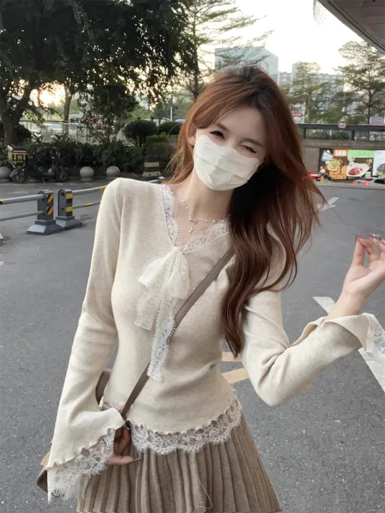 气质蕾丝拼接喇叭袖v领针织衫上衣女秋冬小香风加厚内搭打底毛衣