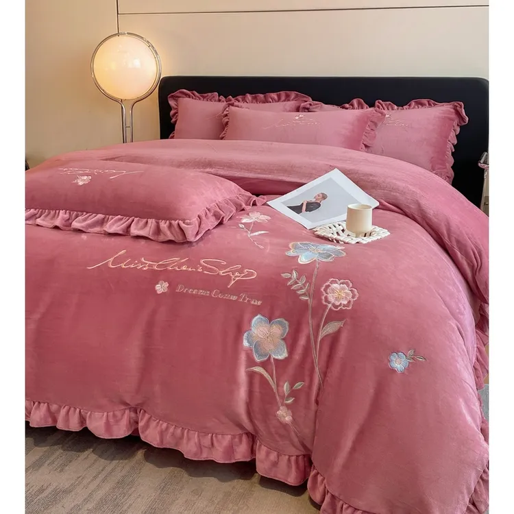 绣花牛奶绒四件套2024新款冬季加厚珊瑚绒被套床单单人宿舍三件套