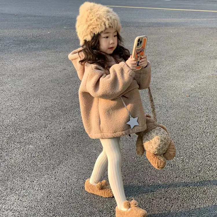 韩版童装女童泰迪绒女宝宝冬季新款婴幼儿童宝宝粉色可爱连帽外套