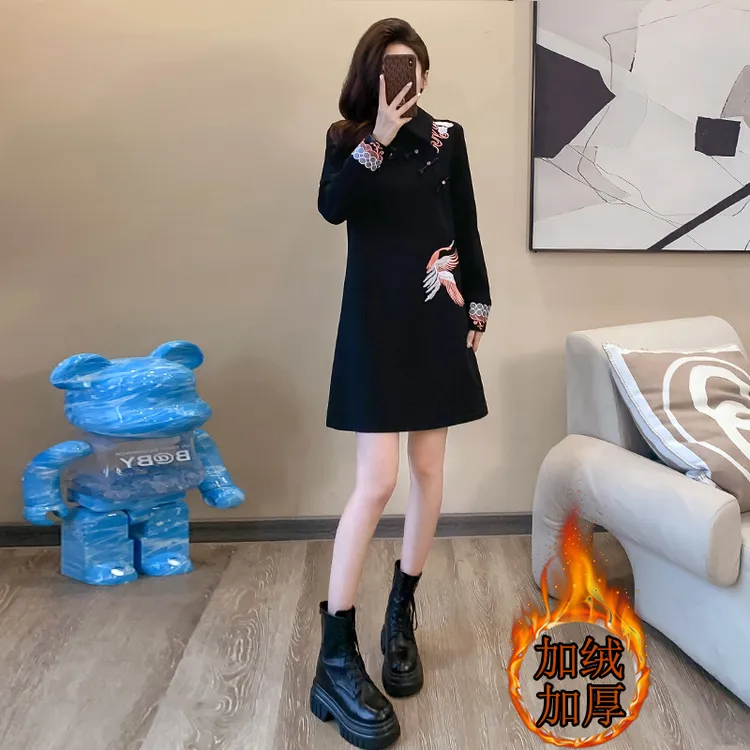 新中式国风刺绣连衣裙女春季2025新款气质优雅显瘦高级感黑色裙子