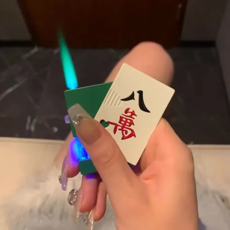 创意个性网红炫酷麻将防风打火机跑马灯透明发财红中送男女友礼物
