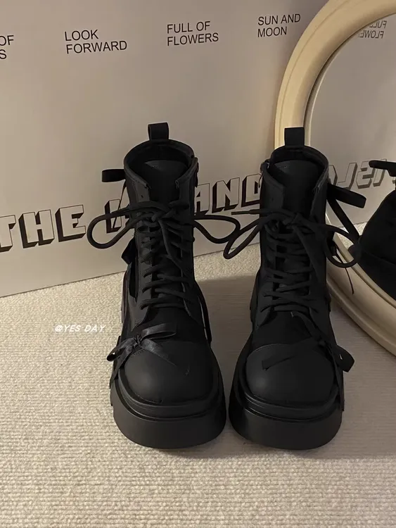 黑色复古小众百搭圆头厚底马丁靴女2025秋冬新款蝴蝶结加绒短靴子