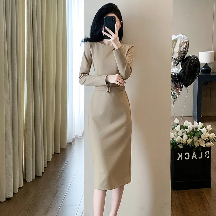 轻奢小众气质高级感女装长袖秋冬连衣裙高档显瘦包臀百搭打底裙