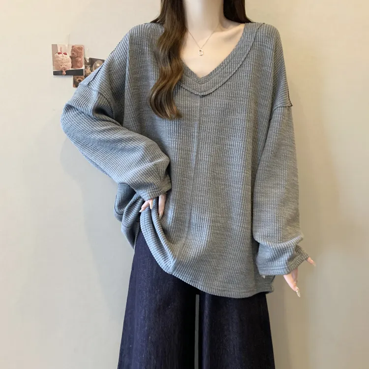 大码胖mm秋季新款长袖V领上衣慵懒风设计感小众百搭遮肚子显瘦T恤