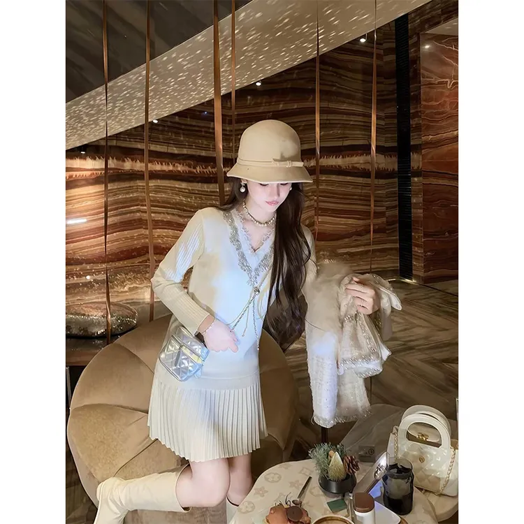 2024秋冬新款时尚韩系洋气减龄显瘦名媛高级感蕾丝拼接针织连衣裙