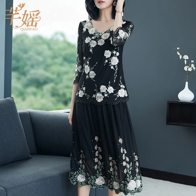 宸妙艳夏季网纱刺绣大码妈妈装上衣修身显瘦时尚百搭国风气质T恤