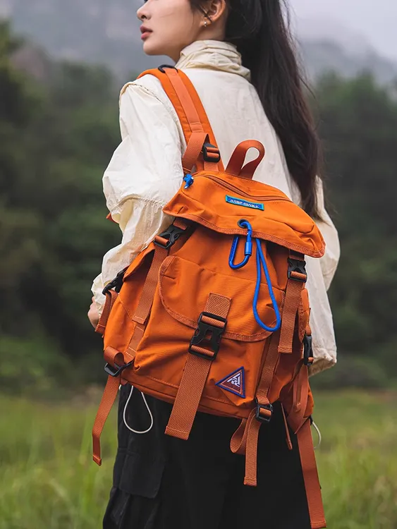 小众设计感登山包防水青年旅行包大容量翻盖潮牌双肩包大学生书包