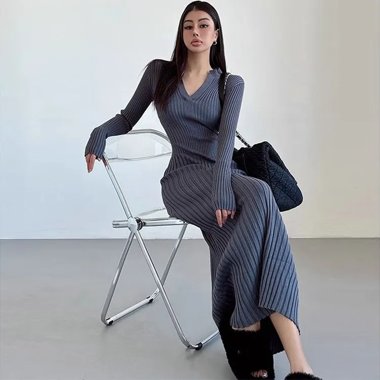 包臀坑条显瘦领针织连衣裙裙子女装秋冬季新款内搭收腰毛衣长款裙