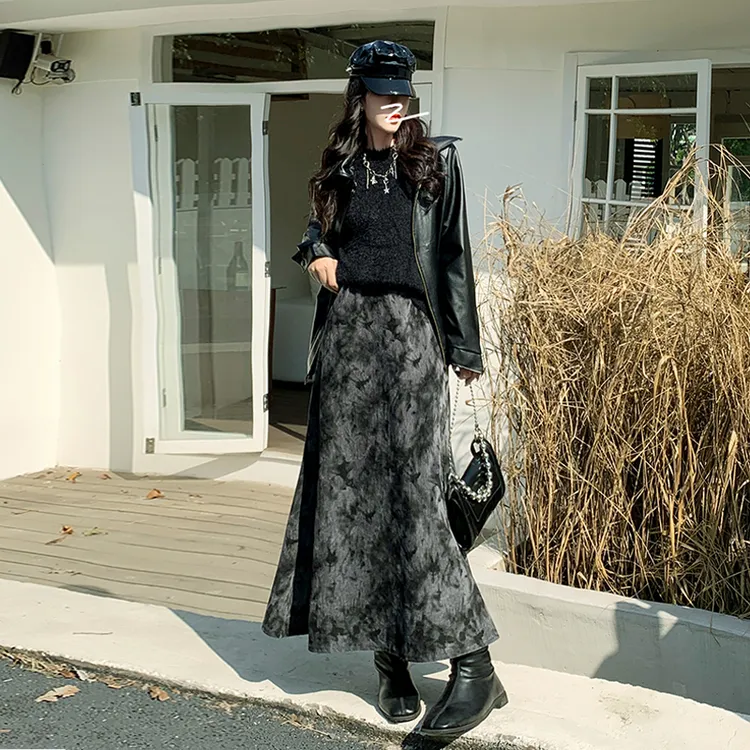 里歌曼黑色复古扎染a字半身裙女2025春秋新款修身显瘦包臀鱼尾裙
