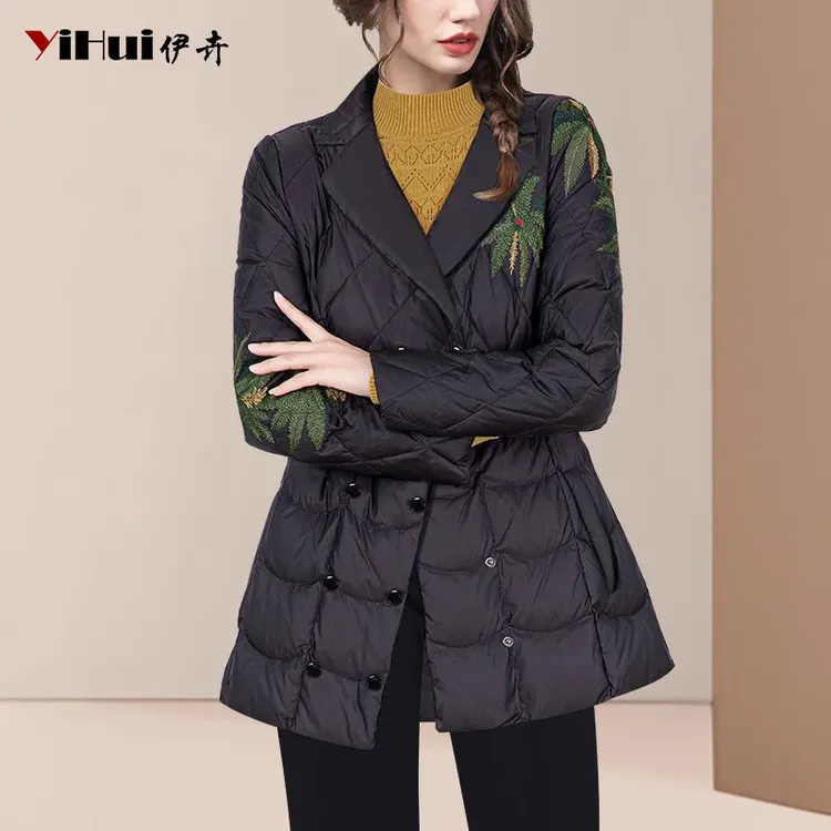 YIHUI伊卉刺绣白鸭绒羽绒服外套女秋冬黑色西装领收腰WJ243989