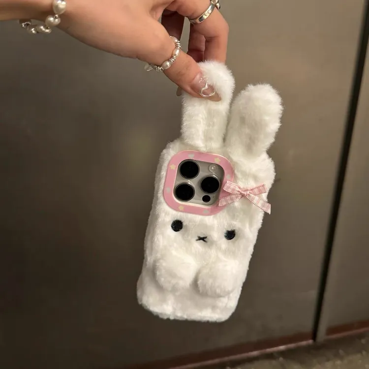 秋冬趣味可爱毛绒长耳朵兔手机壳适用iPhone16promax苹果15/12/14