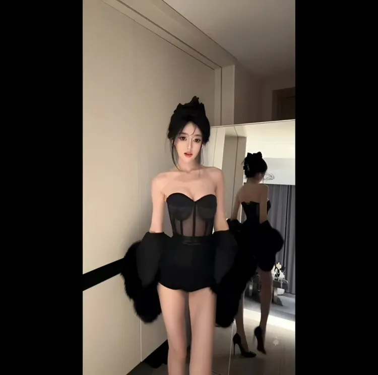 【YiJia】性感冷淡风御姐黑色鱼骨抹胸上衣小心机气质修身显瘦短裤