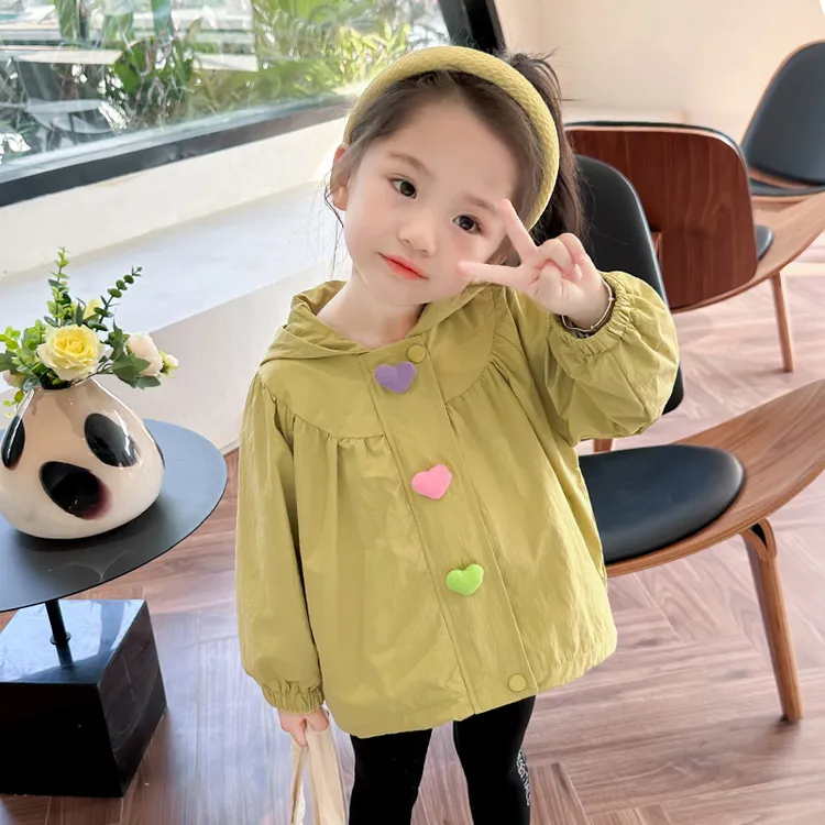 3岁女童春秋新款外套2儿童5洋气爱心连帽上衣6女宝宝春装休闲夹克