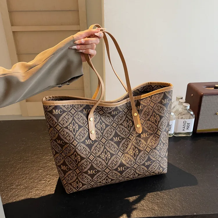 大容量包包女秋冬季百搭2024新款休闲单肩包高级感通勤托特包女包