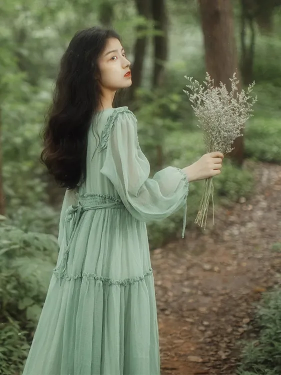 绿色泡泡袖连衣裙女春秋薄款法式初恋雪纺茶歇裙子高级感仙女长裙