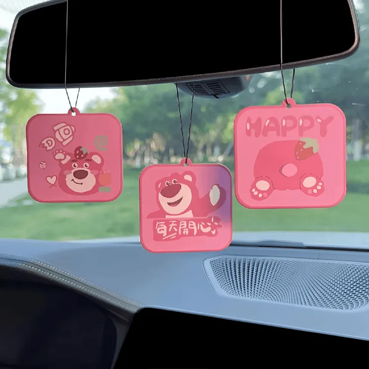 草莓熊车载香薰女车用香氛装饰品挂件室内香味香型挥发淡香衣柜