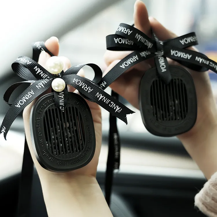 车载香薰汽车挂件车用挂饰吊坠珍珠香氛黑色高级质感持久扩香挂件