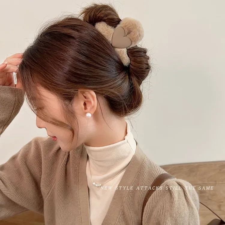 高级感发夹女毛绒抓夹后脑勺小号头发夹子秋冬鲨鱼夹发卡盘发头饰